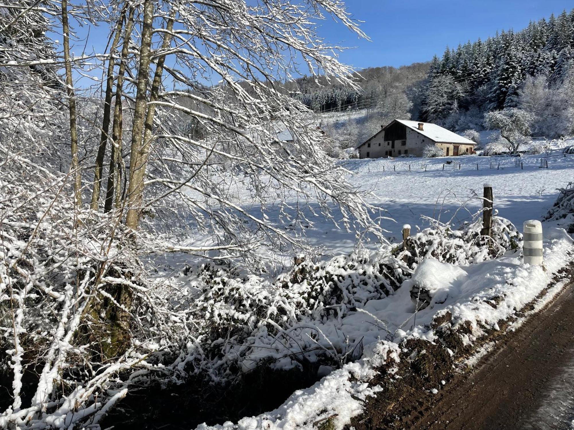 La Hutte Villa Tendon Exteriör bild